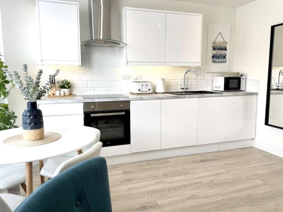 Luxury Porthcawl 1 Bedroom Apt, Prime Location Exterior photo
