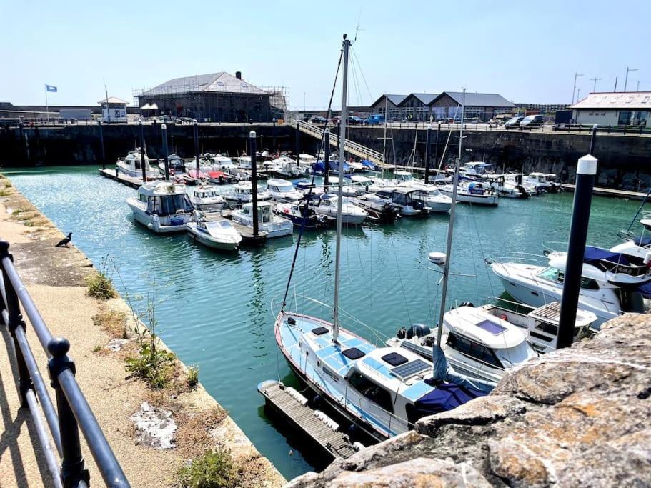 Luxury Porthcawl 1 Bedroom Apt, Prime Location Exterior photo